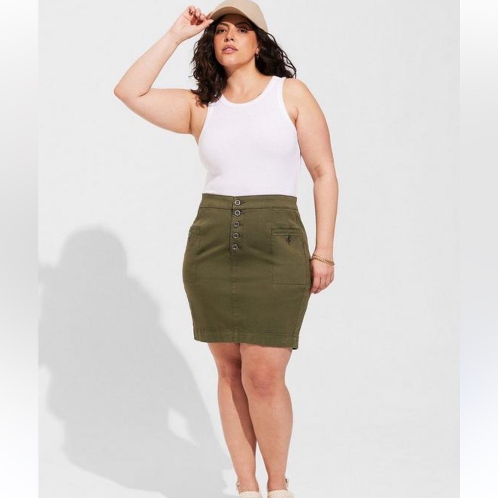 TORRID MINI TWILL BUTTON FLY SKIRT DEEP DEPTHS SIZE 22 NWT